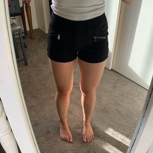 CI Sono shorts! Size medium 💫